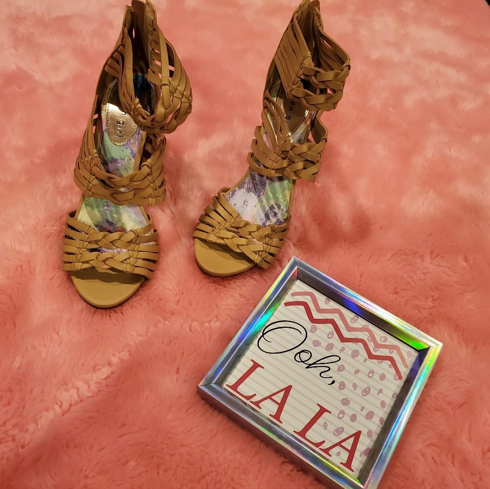Madden Girl tan heels - Picture 11 of 16